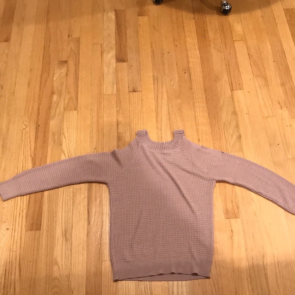 Cold shoulder pink sweater - Picture 1 of 5